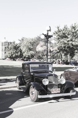 VICTORIA, BRITISH COLUMBIA - 24 Temmuz 2016: Güzel Victoria Inner Harbor 'ın her yerinde sergilenen en en büyük Deuce koleksiyonu. Kuzeybatı İkili Günü 