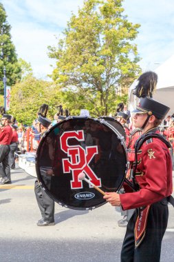 Victoria Canada - 22 Mayıs 17: Victoria 'nın en büyük geçit töreni ve Kanada ve ABD' den 100.000 'den fazla insan.