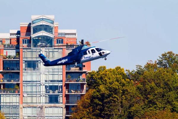 Scenic Shot Helicopter Flying Modern Buildings Background Victoria British Columbia — Stockfoto