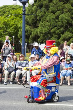Victoria Canada - 22 Mayıs 17: Victoria 'nın en büyük geçit töreni ve Kanada ve ABD' den 100.000 'den fazla insan.