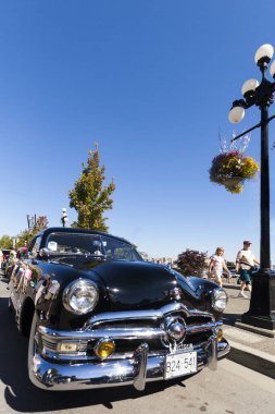 VICTORIA, BRITISH COLUMBIA - 24 Temmuz 2016: Güzel Victoria Inner Harbor 'ın her yerinde sergilenen en en büyük Deuce koleksiyonu. Kuzeybatı İkili Günü 