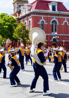 Victoria Canada - 22 Mayıs 17: Victoria 'nın en büyük geçit töreni ve Kanada ve ABD' den 100.000 'den fazla insan.
