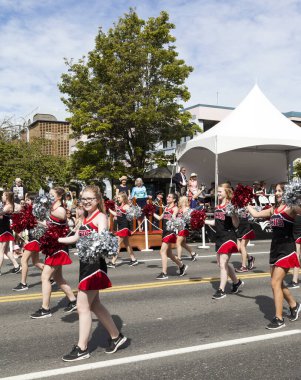 Victoria Canada - 22 Mayıs 17: Victoria 'nın en büyük geçit töreni ve Kanada ve ABD' den 100.000 'den fazla insan.