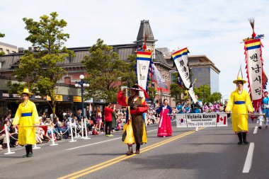 Victoria Canada - 22 Mayıs 17: Victoria 'nın en büyük geçit töreni ve Kanada ve ABD' den 100.000 'den fazla insan.