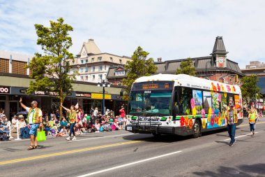 Victoria Canada - 22 Mayıs 17: Victoria 'nın en büyük geçit töreni ve Kanada ve ABD' den 100.000 'den fazla insan.