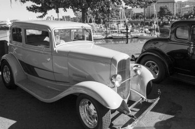 VICTORIA, BRITISH COLUMBIA - 24 Temmuz 2016: Güzel Victoria Inner Harbor 'ın her yerinde sergilenen en en büyük Deuce koleksiyonu. Kuzeybatı İkili Günü 