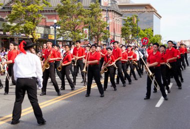 Victoria Canada - 22 Mayıs 17: Victoria 'nın en büyük geçit töreni ve Kanada ve ABD' den 100.000 'den fazla insan.