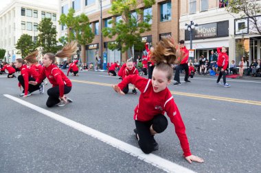 Victoria Canada - 22 Mayıs 17: Victoria 'nın en büyük geçit töreni ve Kanada ve ABD' den 100.000 'den fazla insan.
