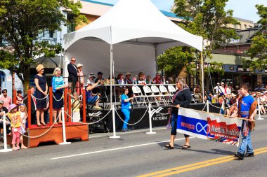 Victoria Canada - 22 Mayıs 17: Victoria 'nın en büyük geçit töreni ve Kanada ve ABD' den 100.000 'den fazla insan.