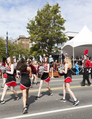 Victoria Canada - 22 Mayıs 17: Victoria 'nın en büyük geçit töreni ve Kanada ve ABD' den 100.000 'den fazla insan.