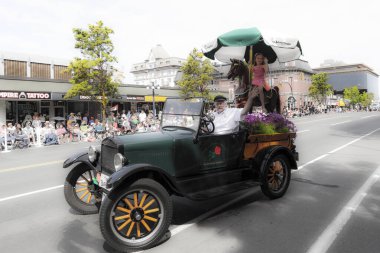 Victoria Canada - 22 Mayıs 17: Victoria 'nın en büyük geçit töreni ve Kanada ve ABD' den 100.000 'den fazla insan.