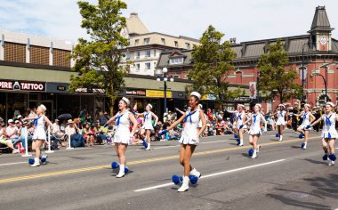 Victoria Canada - 22 Mayıs 17: Victoria 'nın en büyük geçit töreni ve Kanada ve ABD' den 100.000 'den fazla insan.