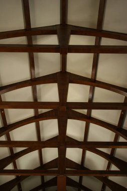 Şehrin eski katedralinin içinde.