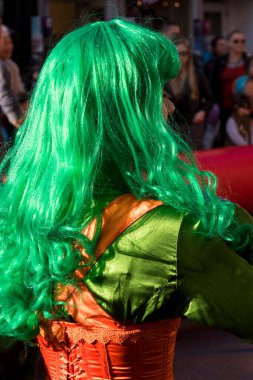 VICTORIA CANADA OCT 31 16: Cadılar Bayramı 'nda neşeli, yaratıcı kostümler giyen ve Wicked Victoria Günü' nde makyaj yapan insanlarla dolu şehir merkezi. Şehrin Cadılar Bayramı 'nda canlanan ihtiraslı bir tarihi var..