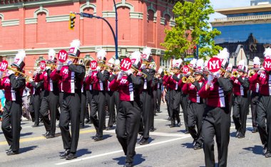 Victoria Canada - 22 Mayıs 17: Victoria 'nın en büyük geçit töreni ve Kanada ve ABD' den 100.000 'den fazla insan.