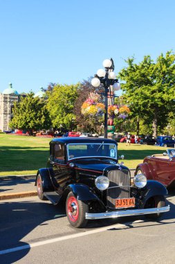 VICTORIA, BRITISH COLUMBIA - 24 Temmuz 2016: Güzel Victoria Inner Harbor 'ın her yerinde sergilenen en en büyük Deuce koleksiyonu. Kuzeybatı İkili Günü 