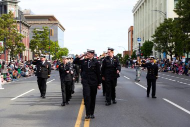 Victoria Canada - 22 Mayıs 17: Victoria 'nın en büyük geçit töreni ve Kanada ve ABD' den 100.000 'den fazla insan.