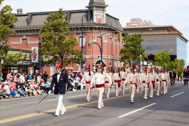 Victoria Canada - 22 Mayıs 17: Victoria 'nın en büyük geçit töreni ve Kanada ve ABD' den 100.000 'den fazla insan.