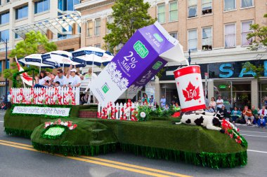 Victoria Canada - 22 Mayıs 17: Victoria 'nın en büyük geçit töreni ve Kanada ve ABD' den 100.000 'den fazla insan.