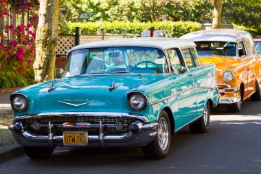 VICTORIA, BRITISH COLUMBIA - 24 Temmuz 2016: Güzel Victoria Inner Harbor 'ın her yerinde sergilenen en en büyük Deuce koleksiyonu. Kuzeybatı İkili Günü 