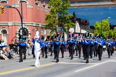 Victoria Canada - 22 Mayıs 17: Victoria 'nın en büyük geçit töreni ve Kanada ve ABD' den 100.000 'den fazla insan.