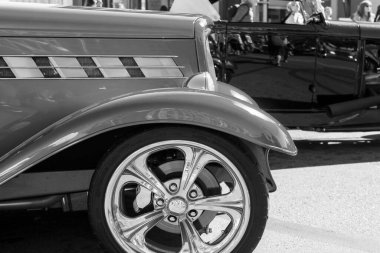 VICTORIA, BRITISH COLUMBIA - 24 Temmuz 2016: Güzel Victoria Inner Harbor 'ın her yerinde sergilenen en en büyük Deuce koleksiyonu. Kuzeybatı İkili Günü 