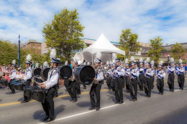 Victoria Canada - 22 Mayıs 17: Victoria 'nın en büyük geçit töreni ve Kanada ve ABD' den 100.000 'den fazla insan.