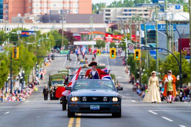 Victoria Canada - 22 Mayıs 17: Victoria 'nın en büyük geçit töreni ve Kanada ve ABD' den 100.000 'den fazla insan.