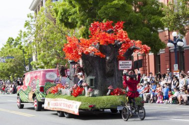 Victoria Canada - 22 Mayıs 17: Victoria 'nın en büyük geçit töreni ve Kanada ve ABD' den 100.000 'den fazla insan.
