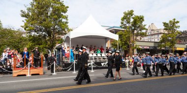 Victoria Canada - 22 Mayıs 17: Victoria 'nın en büyük geçit töreni ve Kanada ve ABD' den 100.000 'den fazla insan.