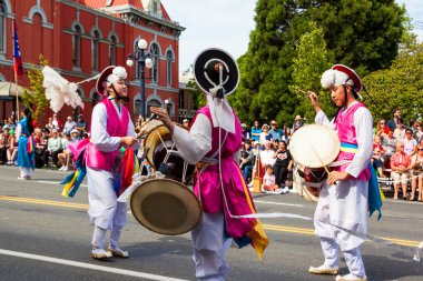 Victoria Canada - 22 Mayıs 17: Victoria 'nın en büyük geçit töreni ve Kanada ve ABD' den 100.000 'den fazla insan.