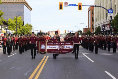 Victoria Canada - 22 Mayıs 17: Victoria 'nın en büyük geçit töreni ve Kanada ve ABD' den 100.000 'den fazla insan.