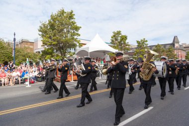 Victoria Canada - 22 Mayıs 17: Victoria 'nın en büyük geçit töreni ve Kanada ve ABD' den 100.000 'den fazla insan.
