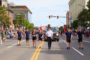 Victoria Canada - 22 Mayıs 17: Victoria 'nın en büyük geçit töreni ve Kanada ve ABD' den 100.000 'den fazla insan.