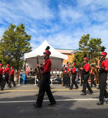 Victoria Canada - 22 Mayıs 17: Victoria 'nın en büyük geçit töreni ve Kanada ve ABD' den 100.000 'den fazla insan.