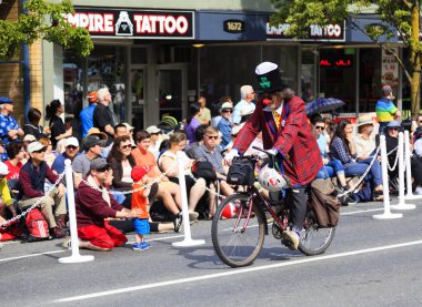Victoria Canada - 22 Mayıs 17: Victoria 'nın en büyük geçit töreni ve Kanada ve ABD' den 100.000 'den fazla insan.