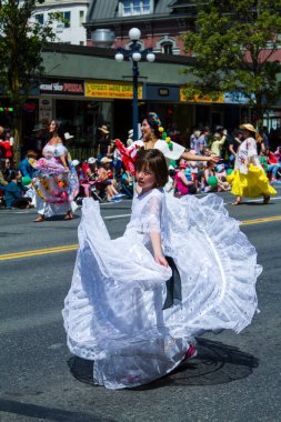 Victoria Canada - 22 Mayıs 17: Victoria 'nın en büyük geçit töreni ve Kanada ve ABD' den 100.000 'den fazla insan.