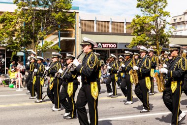 Victoria Canada - 22 Mayıs 17: Victoria 'nın en büyük geçit töreni ve Kanada ve ABD' den 100.000 'den fazla insan.