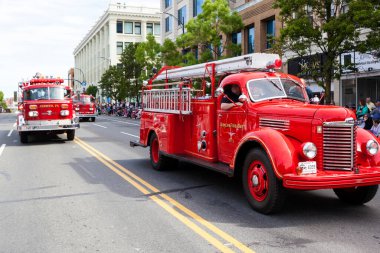 Victoria Canada - 22 Mayıs 17: Victoria 'nın en büyük geçit töreni ve Kanada ve ABD' den 100.000 'den fazla insan.