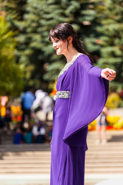 Calgary Καναδάς Αυγούστου 2014 Μοντέλο Που Δείχνει Αραβικό Στυλ Μόδας — Φωτογραφία Αρχείου