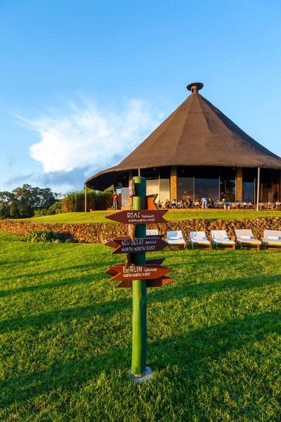Sopa Lodge Serengeti Tanzania Mayo 2013 Recepción Turística Cabaña Comedor — Foto de Stock