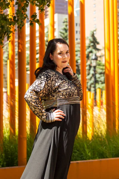 Calgary Canada Augustus 2014 Model Met Arabische Mode Openbare Plaats — Stockfoto