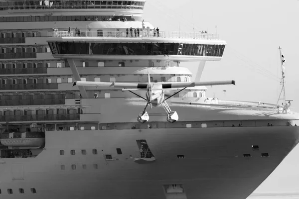 White Cruise Ship Sea Black Grey — Foto Stock