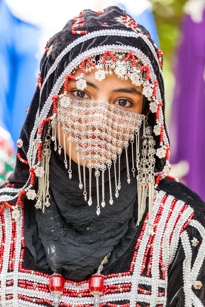 Calgary Kanada Augusti 2014 Modellen Visar Arabisk Stil Mode Offentlig — Stockfoto