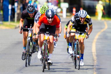 VICTORIA CANADA 20 AUG 17: Bisikletçiler Tour de Victoria etkinliğine katılıyorlar. Bu halka açık etkinlik için dünya çapında 140, 90, 45 km uzunluğunda rotalar.