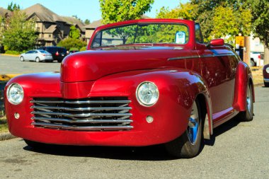 VICTORIA, BRITISH COLUMBIA - 24 Temmuz 2016: Güzel Victoria Inner Harbor 'ın her yerinde sergilenen en en büyük Deuce koleksiyonu. Kuzeybatı İkili Günü 