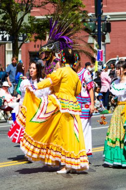 Victoria Canada - 22 Mayıs 17: Victoria 'nın en büyük geçit töreni ve Kanada ve ABD' den 100.000 'den fazla insan.