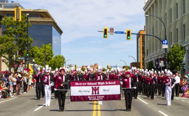 Victoria Canada - 22 Mayıs 17: Victoria 'nın en büyük geçit töreni ve Kanada ve ABD' den 100.000 'den fazla insan.