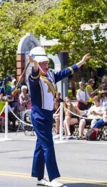 Victoria Canada - 22 Mayıs 17: Victoria 'nın en büyük geçit töreni ve Kanada ve ABD' den 100.000 'den fazla insan.