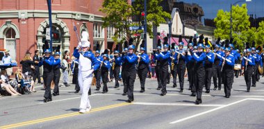 Victoria Canada - 22 Mayıs 17: Victoria 'nın en büyük geçit töreni ve Kanada ve ABD' den 100.000 'den fazla insan.